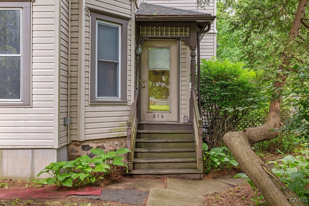 814 Oswego Street