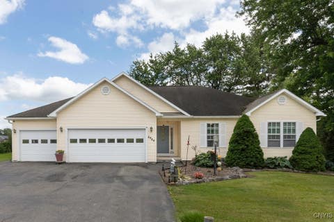 Photo for 6466 Lakeshore Road