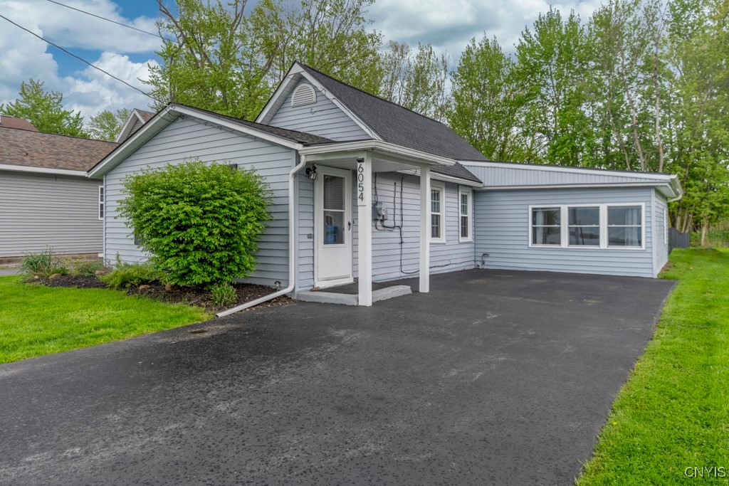 6054 Muskrat Bay Road, Cicero, New York image 1