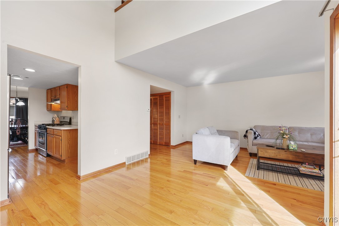 393 Summerhaven Drive, Manlius, New York image 9