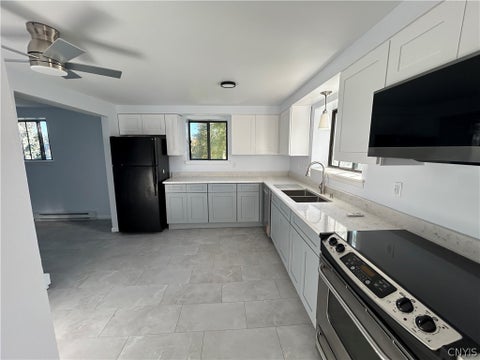 Tiny photo for 100 Signal Ridge RDG, Camillus, NY 13209 (MLS # S1724327)