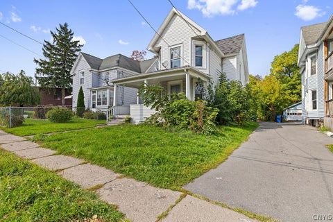 Photo of 718 W Brighton Avenue, Syracuse, NY 13207 (MLS # S1718933)