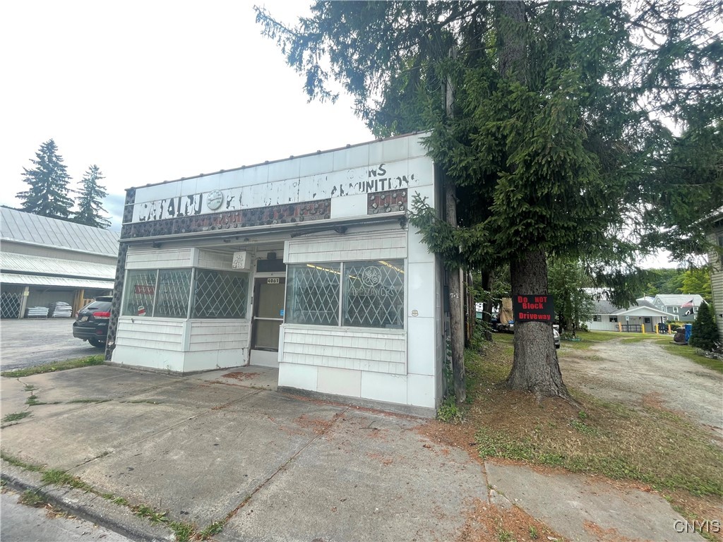 4061 Center Street