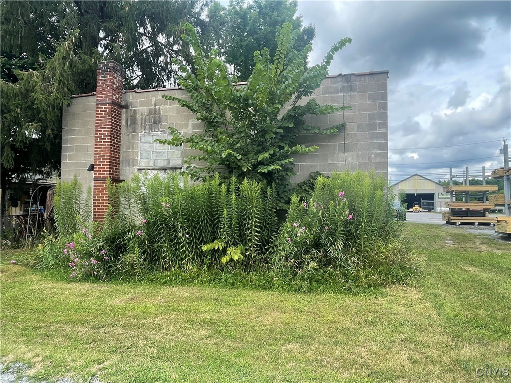 4061 Center Street