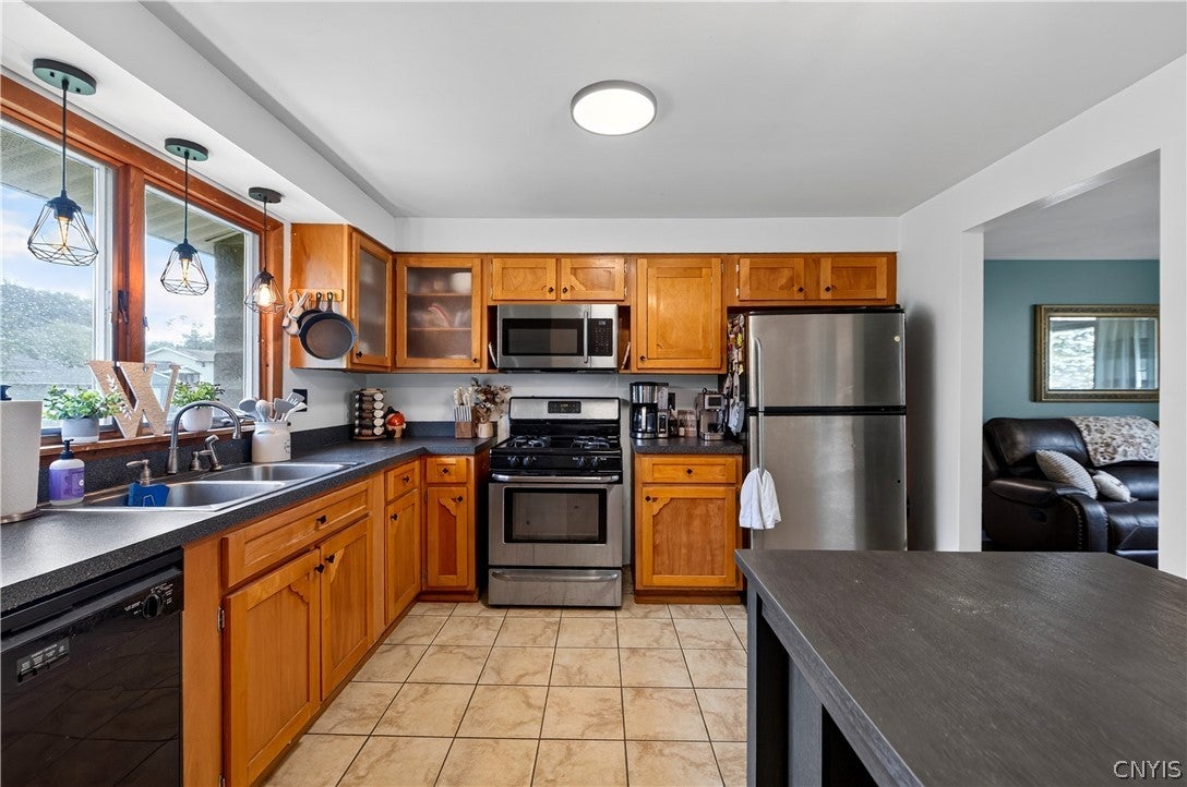 815 W 3rd Street S