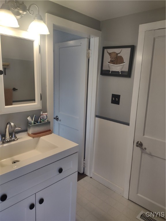 121 Chestnut Street, Clay, New York image 25