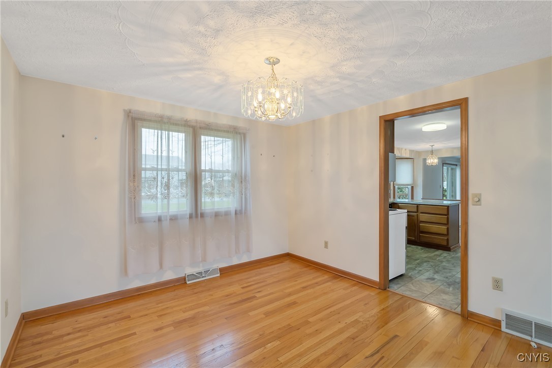 8616 Snowshoe Trail, Cicero, New York image 10