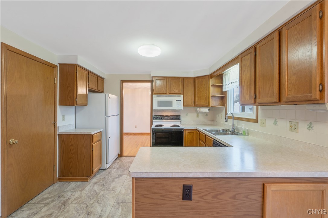 8616 Snowshoe Trail, Cicero, New York image 16