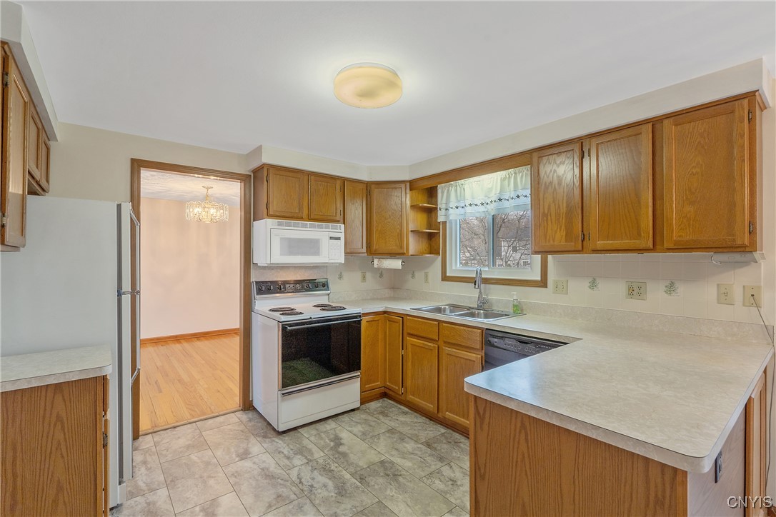 8616 Snowshoe Trail, Cicero, New York image 13