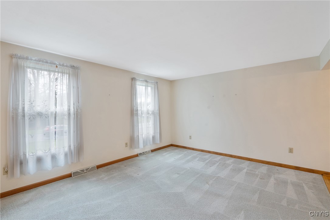 8616 Snowshoe Trail, Cicero, New York image 6