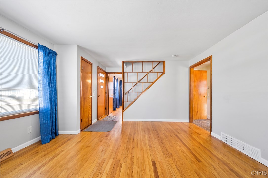 208 Lawdon Street, Clay, New York image 6