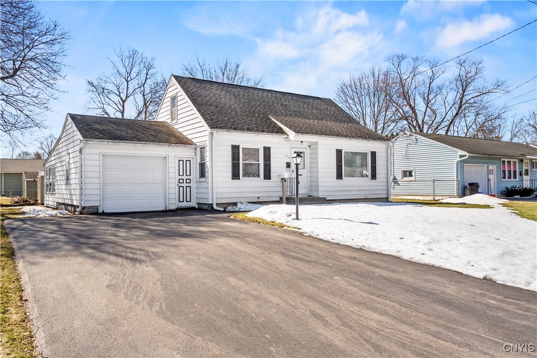 208 Lawdon Street, Clay, New York image 2