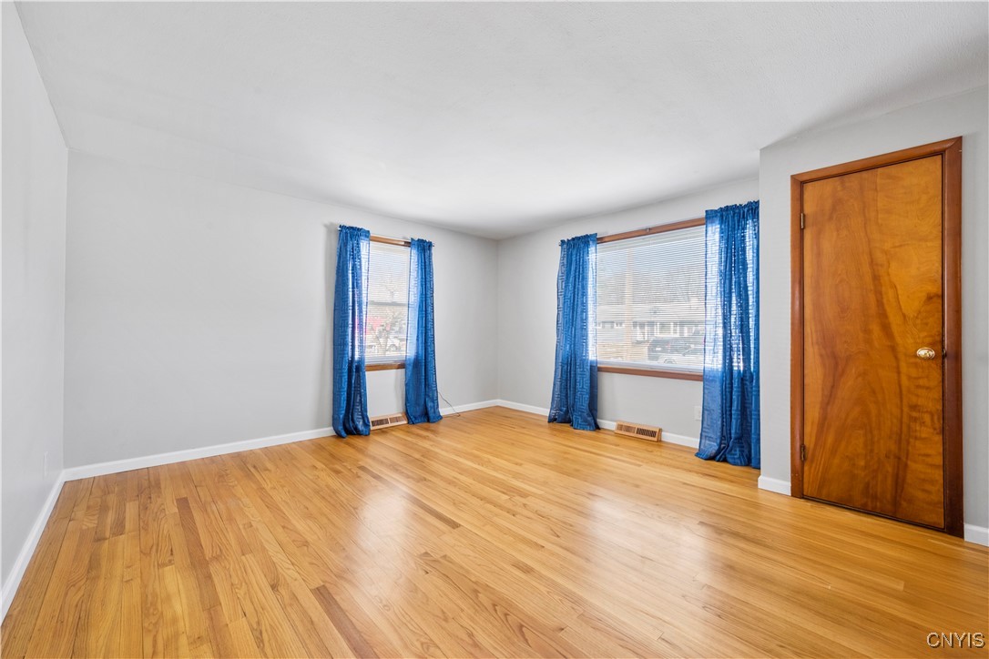 208 Lawdon Street, Clay, New York image 5