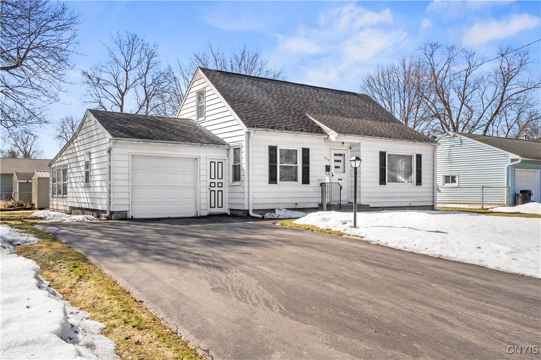 208 Lawdon Street, Clay, New York image 3