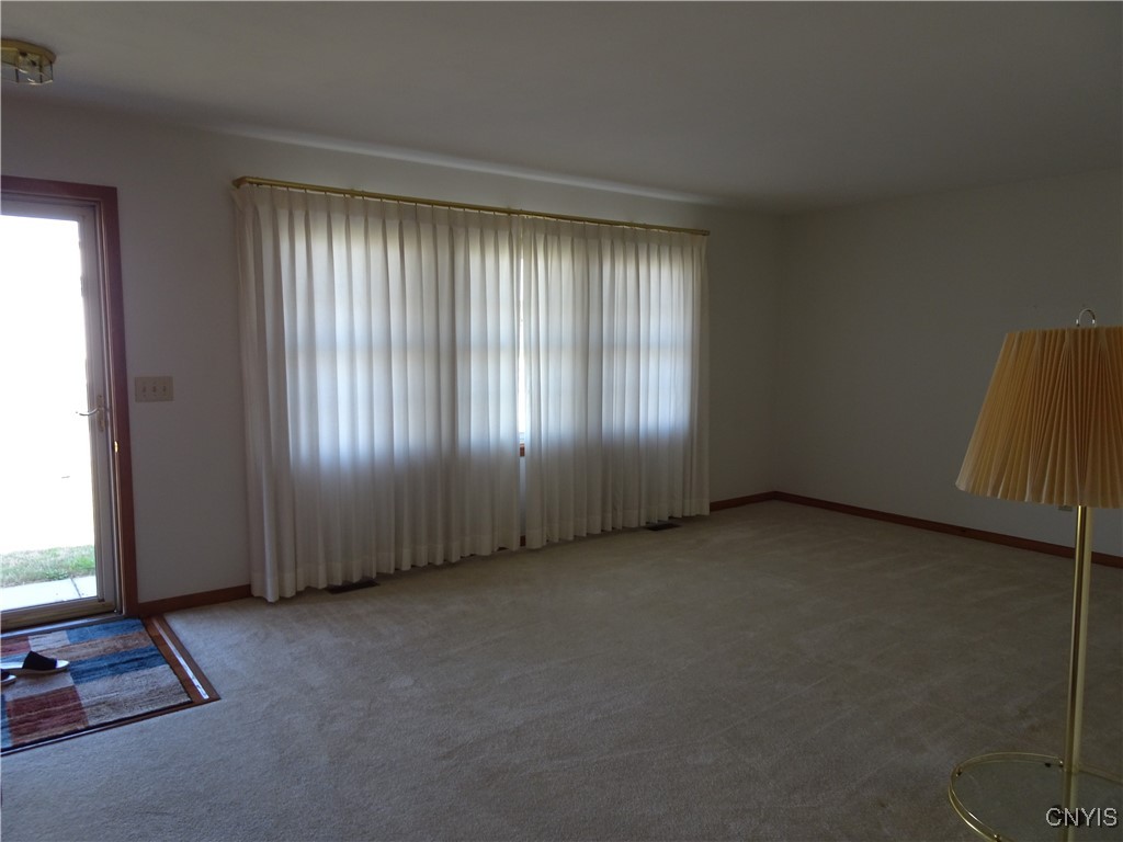 Geddes, New York 13219, United States, 2 Bedrooms Bedrooms, ,2 BathroomsBathrooms,Residential,Pending,182101