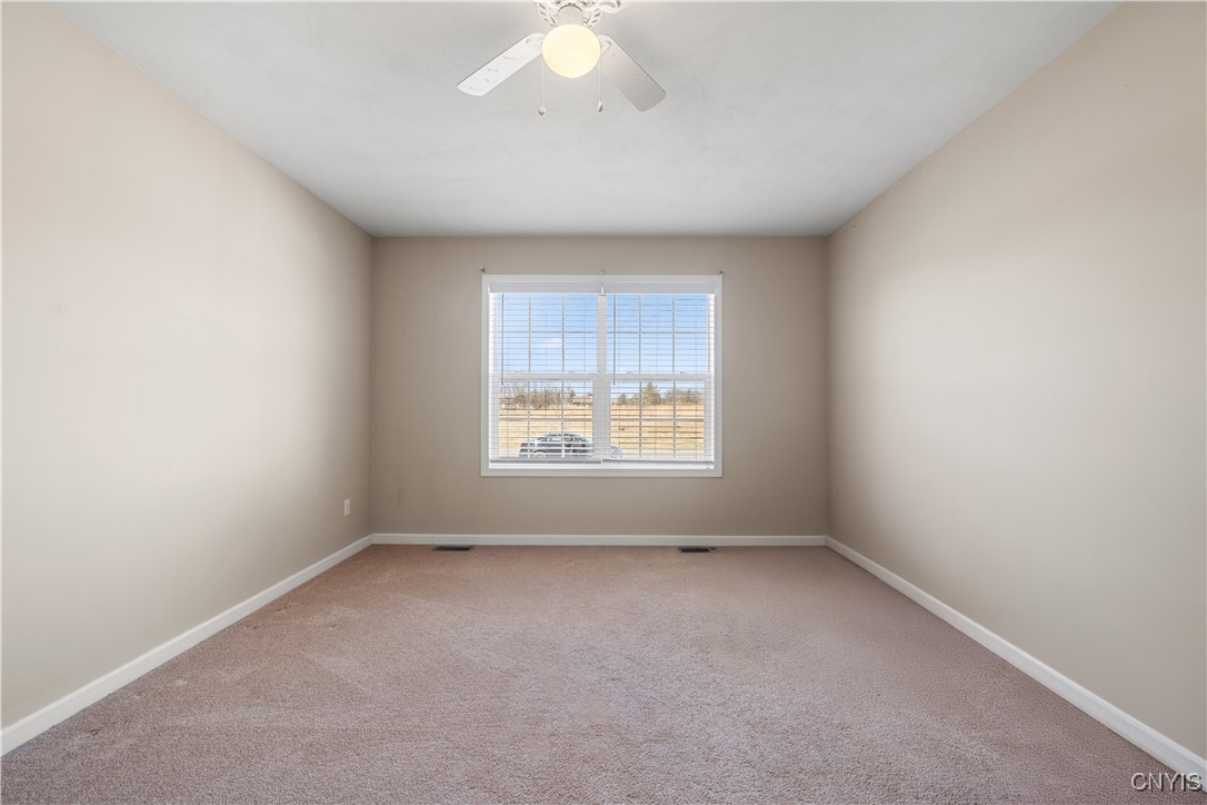 4976 Wintersweet Drive, Clay, New York image 31