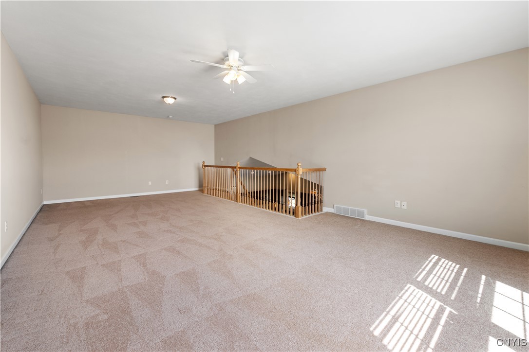 4976 Wintersweet Drive, Clay, New York image 35