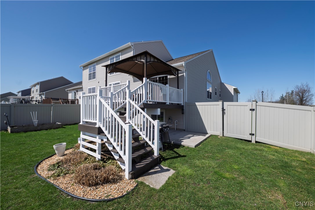 4976 Wintersweet Drive, Clay, New York image 47