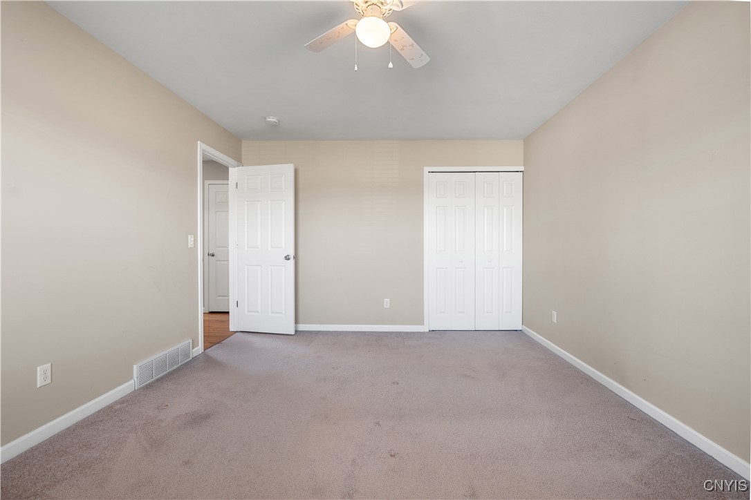4976 Wintersweet Drive, Clay, New York image 30