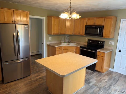 Tiny photo for 86 Clinton RD, New Hartford, NY 13417 (MLS # S1715026)
