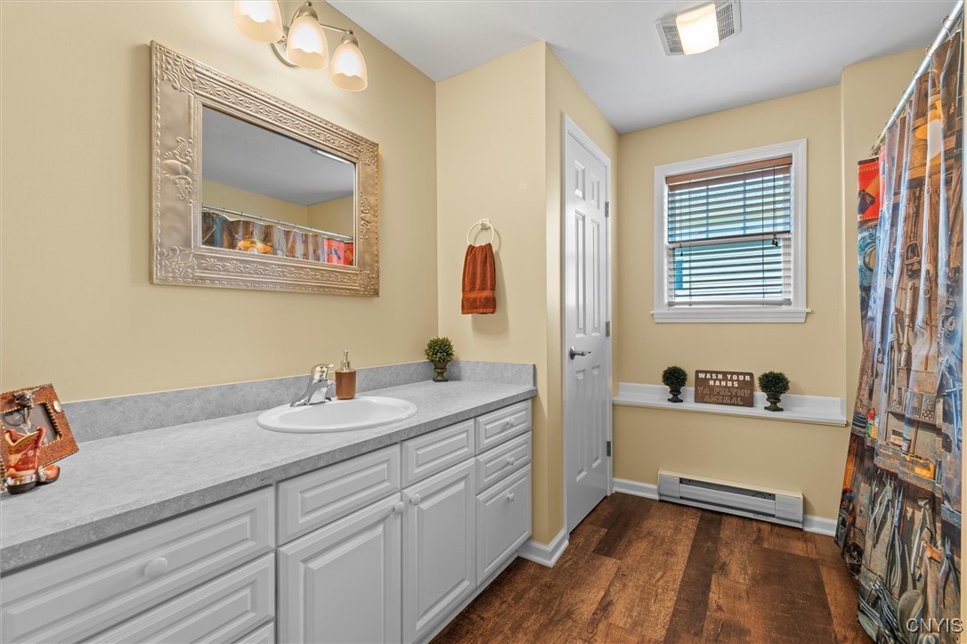 218 Linenhall Street, Camillus, New York image 34