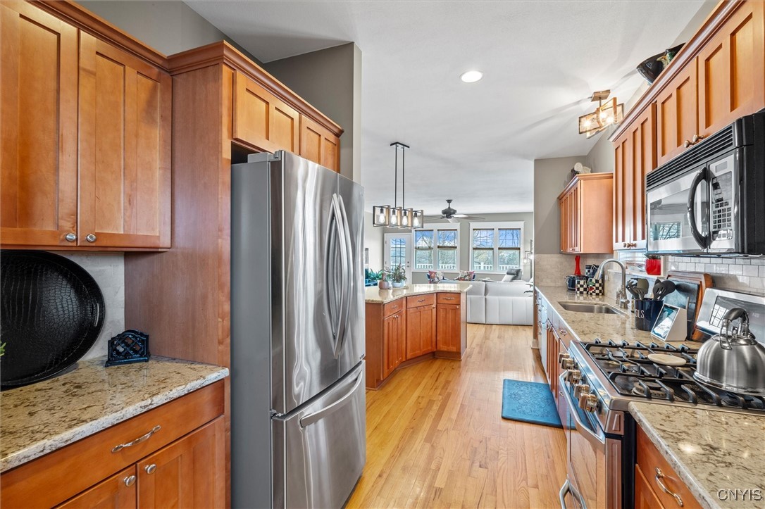 218 Linenhall Street, Camillus, New York image 15