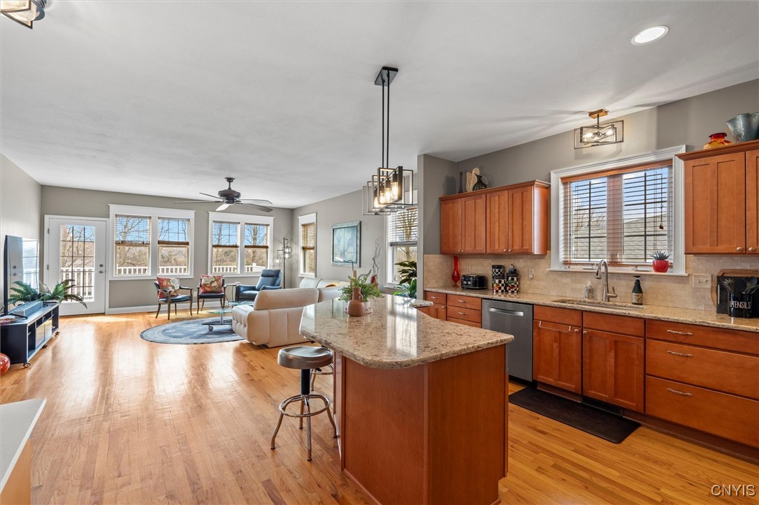218 Linenhall Street, Camillus, New York image 2