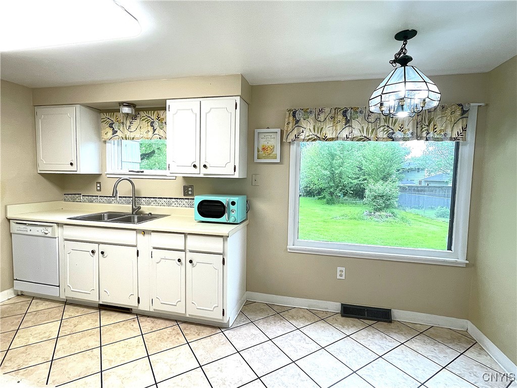 79 Bayberry Circle, Clay, New York image 10