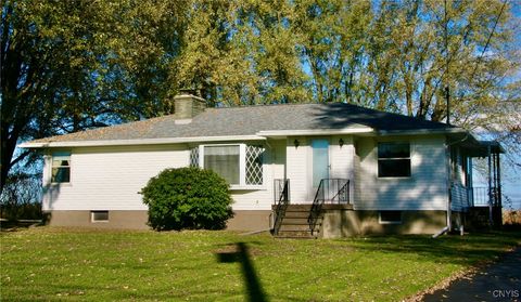 Tiny photo for 124 County Route 6, Schroeppel, NY 13135 (MLS # S1643963)