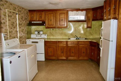 Tiny photo for 124 County Route 6, Schroeppel, NY 13135 (MLS # S1643963)