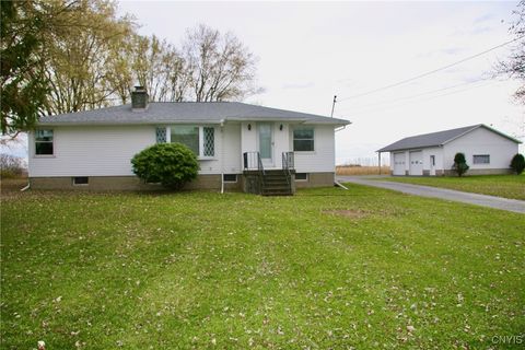 Photo of 124 County Route 6, Schroeppel, NY 13135 (MLS # S1643963)