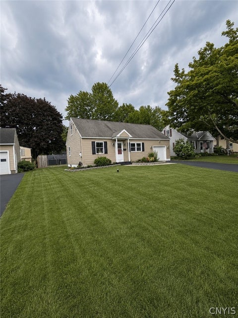 Homes For Sale - 111 Tallmadge Road<br/> Onondaga County, Clay, NY 13212