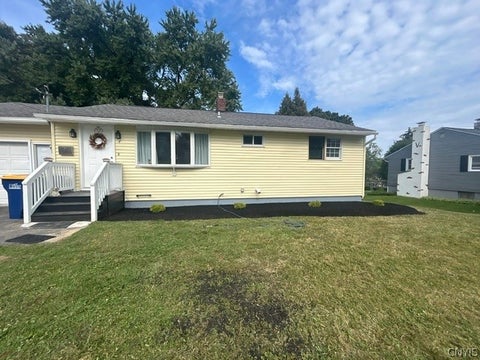 Photo of 4 Center Terrace, New Hartford, NY 13413 (MLS # S1719266)