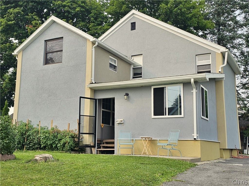 Photo of 1102 Oak Street, Utica, NY 13502 (MLS # S1674467)