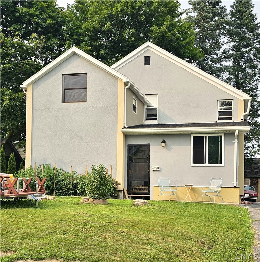 Photo of 1102 Oak Street, Utica, NY 13502 (MLS # S1674467)