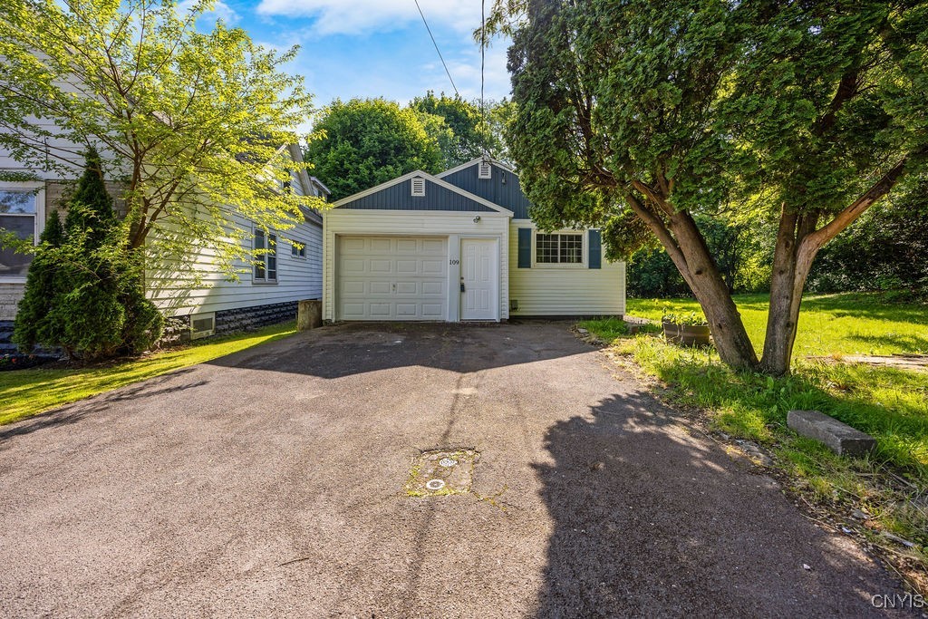 109 Wilkie Place, Syracuse, New York image 3