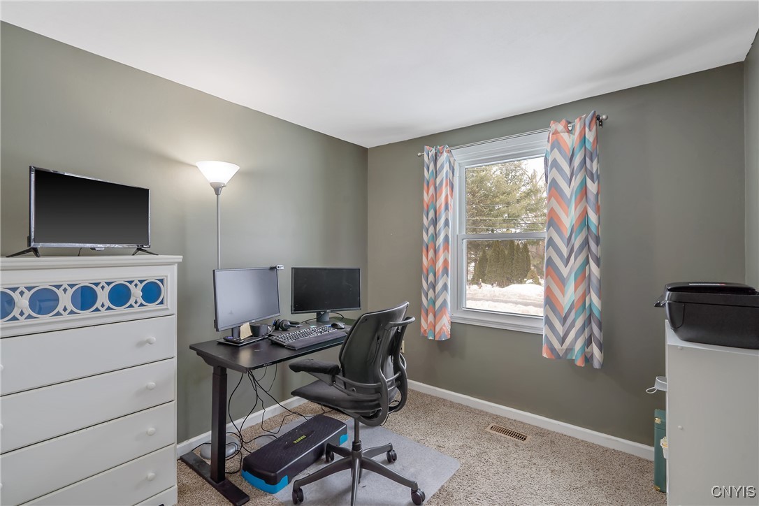 8471 Button Road, Cicero, New York image 17