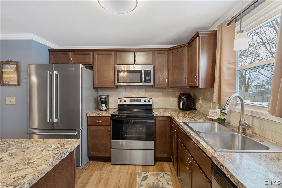 8471 Button Road, Cicero, New York image 7