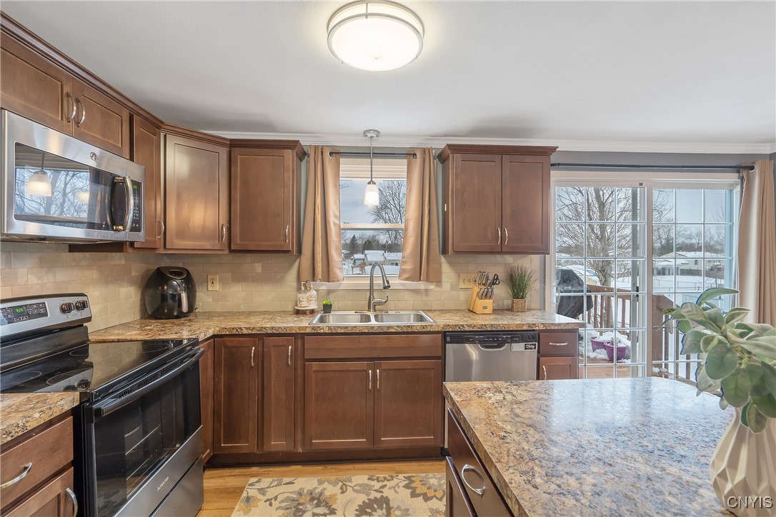 8471 Button Road, Cicero, New York image 10