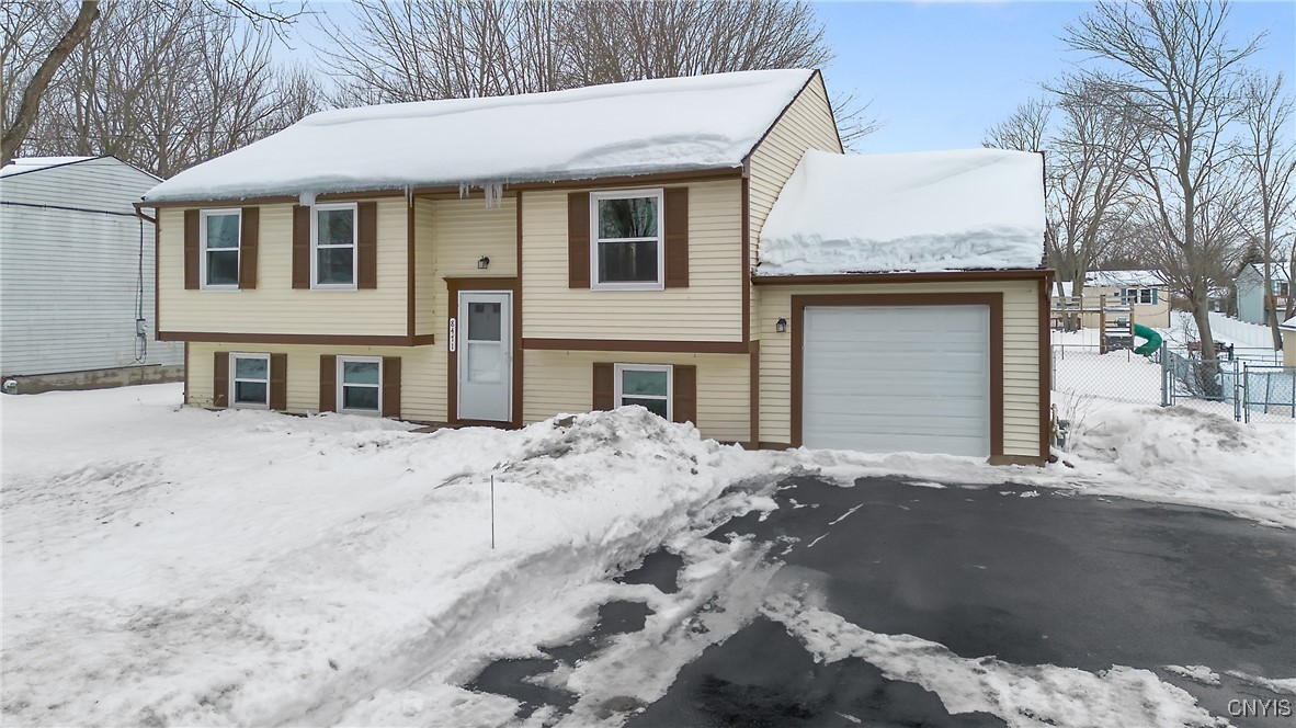 8471 Button Road, Cicero, New York image 1