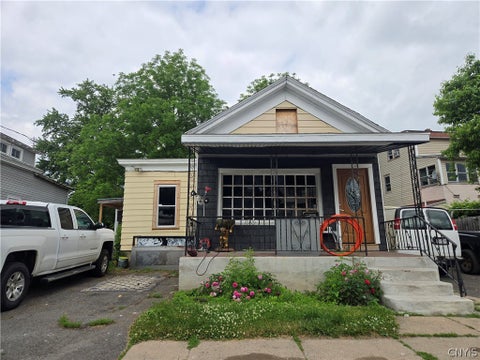 Photo of 1004 Kossuth Avenue, Utica, NY 13501 (MLS # S1689925)