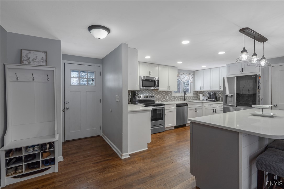 11 Bayberry Circle, Clay, New York image 4
