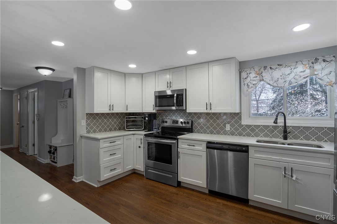 11 Bayberry Circle, Clay, New York image 12