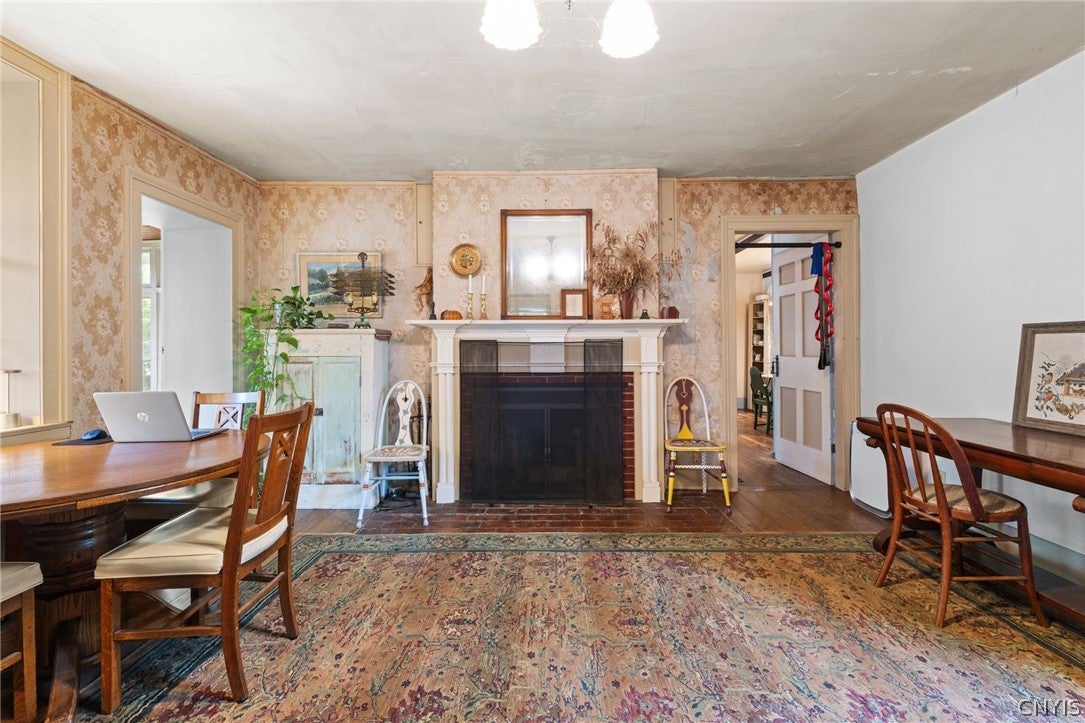 1940 Valley Drive 42
