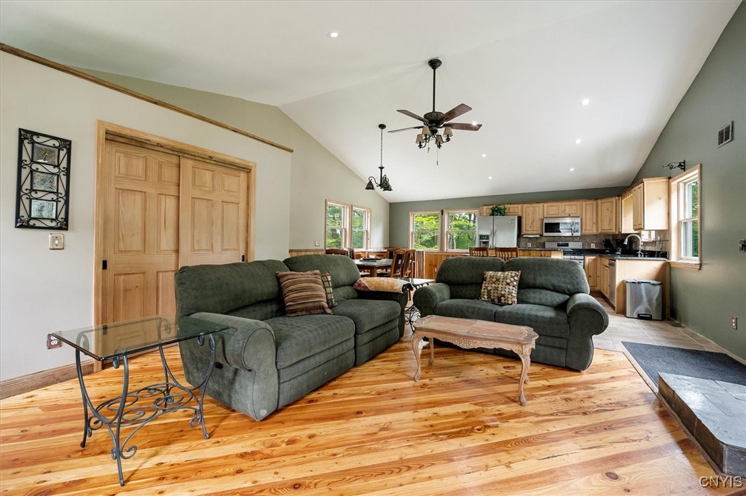 146 Mohawk Drive W