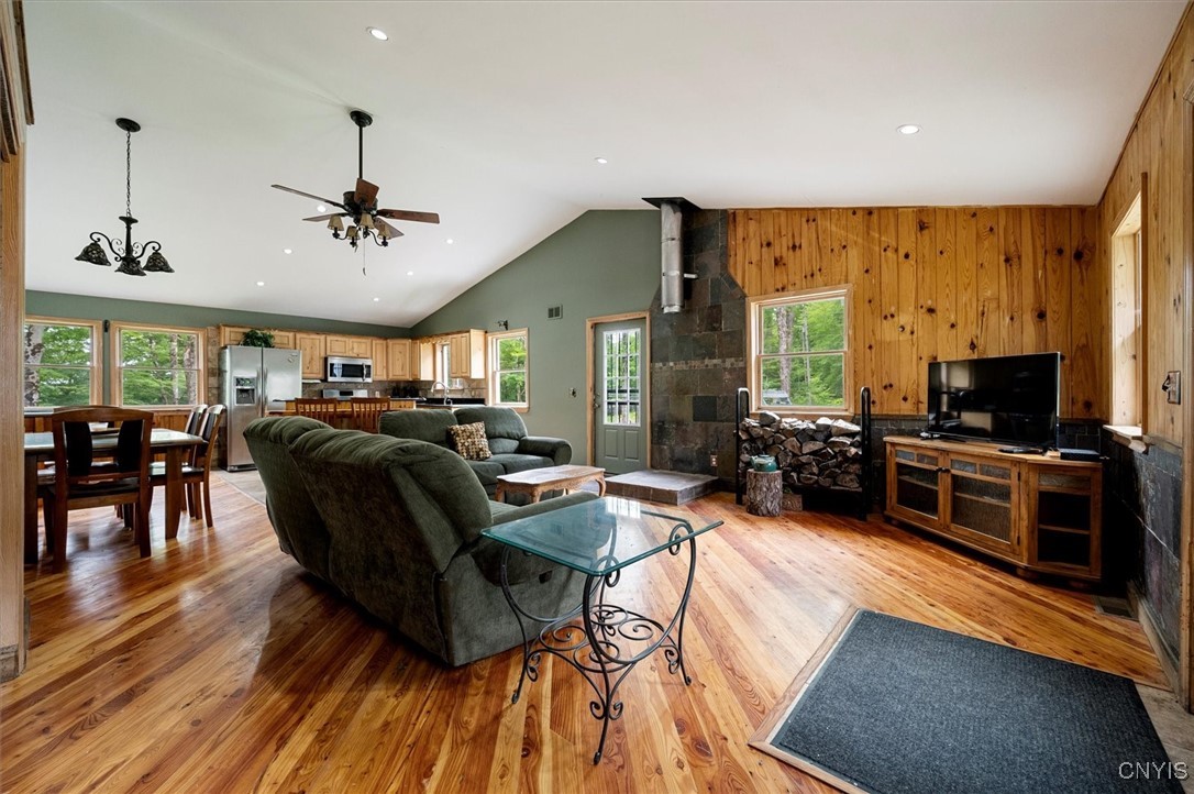 146 Mohawk Drive W