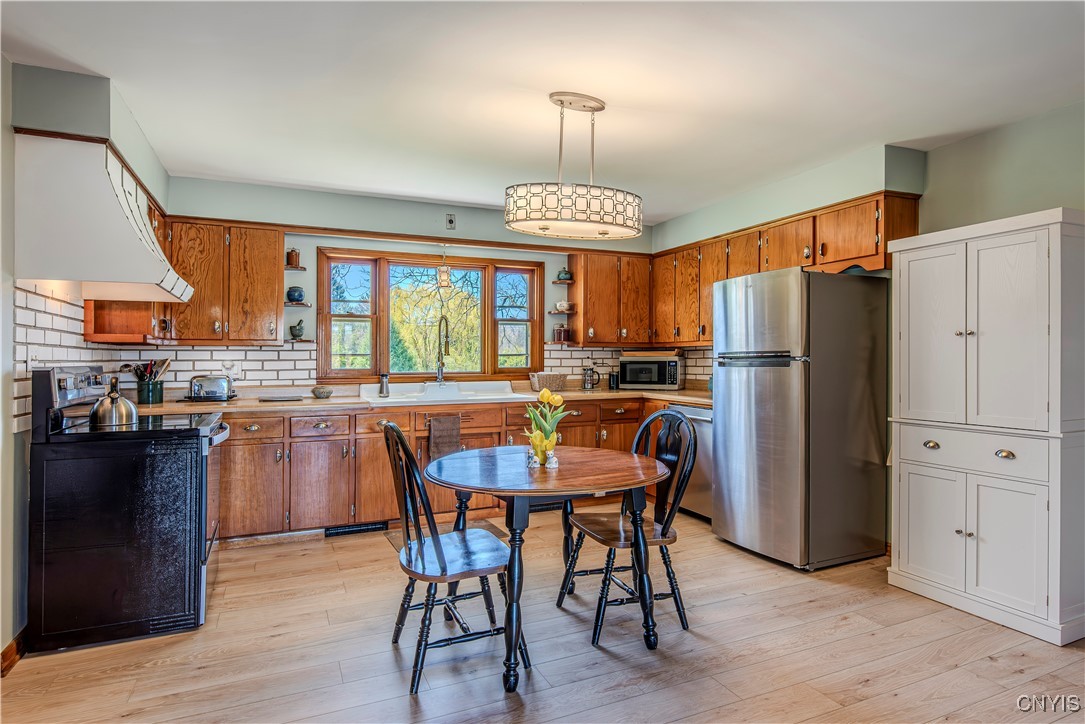 9386 Sessions Road, New Hartford, New York image 25