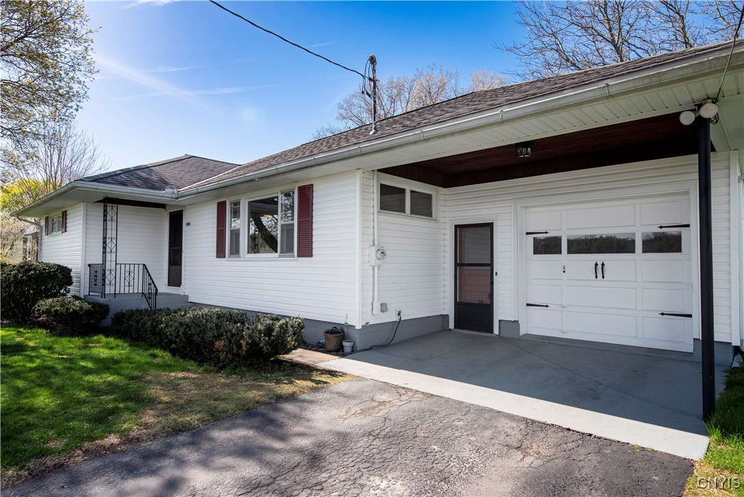 9386 Sessions Road, New Hartford, New York image 3