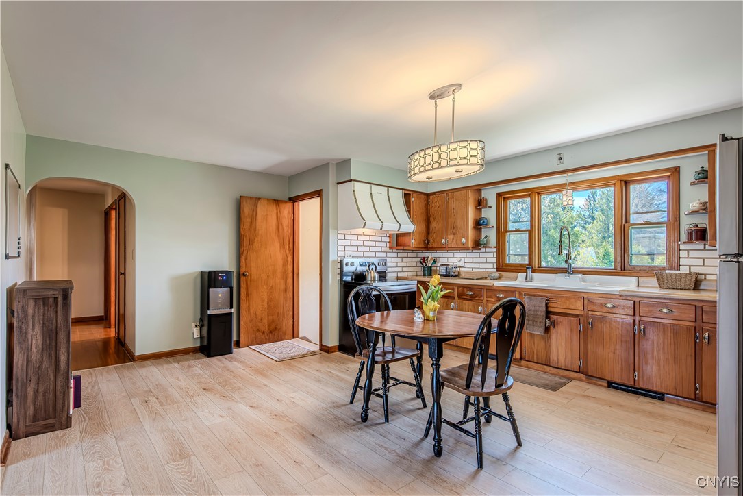 9386 Sessions Road, New Hartford, New York image 30