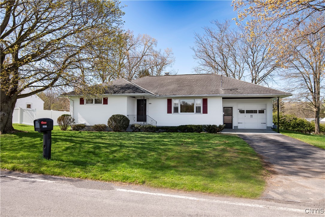 9386 Sessions Road, New Hartford, New York image 2